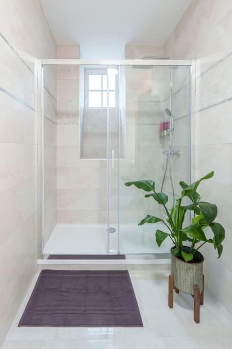 Appartement Lumineux Avec Cour Chaumont  Exteriör bild